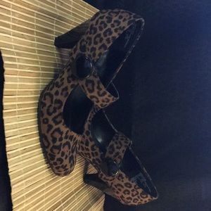 Jaclyn Smith Leopard shoes